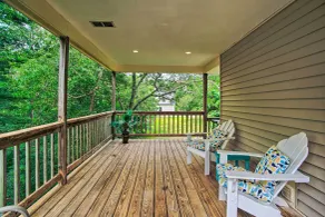 3 Mi to Beaches: Tranquil Cape Cod Escape w/ Deck - Intérieur