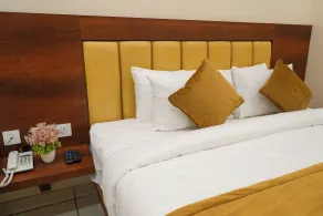 Sri Krishna Inn - Kempegowda Airport Bangalore - Room