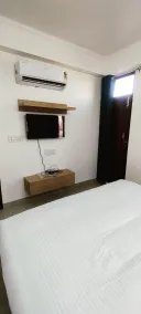 The Grand ND Resort- Kanha Tulsi Heights Behind Prem Mandir - Room