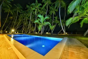 Arhimser Villa-superb 4 bedroom beachfront BB for 8 Ranna, Tangalle, free pick up for weekly stays, serviced, taxes included - Pool