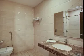 Hotel The Royal Krishna - Bathroom