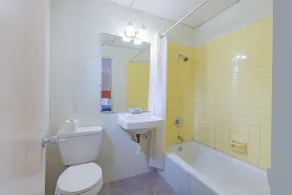 Sonrise Inn Lincoln Hwy By OYO - Bathroom