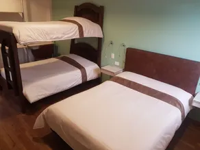 The Cranky Croc Hostel - Chambre