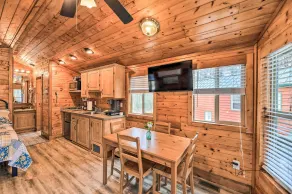 Beautiful New Bern Studio Cabin w/ Fire Pit! - Interiør