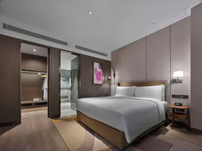 Doubletree By Hilton Yantai Golden Coast Hotel & Suites - Room