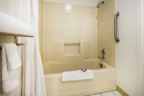 Super 8 by Wyndham Lindsay Olive Tree - Salle de bain