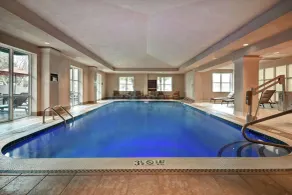 Embassy Suites Little Rock - Piscine