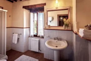 Umbrian Farmhouse Retreat with Private Pool and Garden - Badezimmer