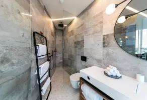 Tower Suites Reykjavík - Bathroom