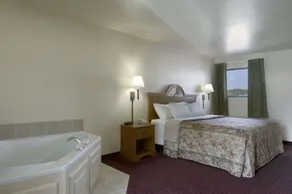 Days Inn by Wyndham Centre - Rum