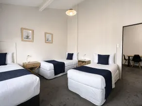Captains Quarters Motor Inn - Habitación