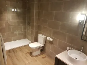 The Partridge, Stretton - Bathroom