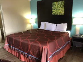 Super 8 by Wyndham Tulsa - Route 66 - Zimmer