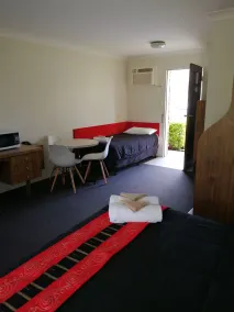 Lakeside Lodge Motel - Room