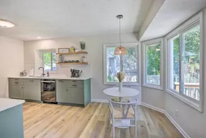 Modern Boho Gem: Yard + 10 Mi to Baxter Arena - Interiør