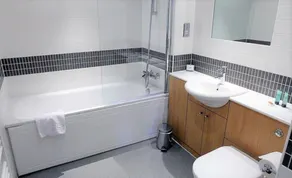 City Apartments Milton Keynes Vizion - Bathroom