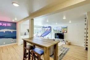 Walk to Dtwn Camas! Updated Home w/ Game Room - Interiør