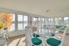 All-season Getaway on Lake Winola: Dock & Sunroom! - Innvendig