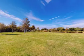 3BR Acreage Next to the Bayou w/ BBQ & Views! - Interni