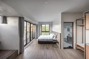 H suite inn - Room