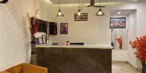 Hotel Guru Surbhi - Réception