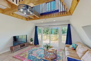 Dog-friendly A-frame Cabin w/ Deck - Innvendig