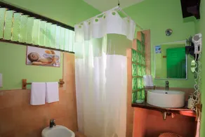 Hotel La Casa de las Flores Cahuita - Bathroom