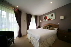 The Dewdrop Inn - Room