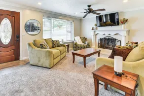 Mountain-view Retreat w/ Hot Tub in Centerville! - Interiör