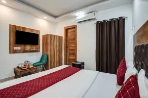 Hotel Marina Near Delhi Airport - Room