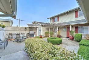 Quaint Cottage w/ Gas Fireplace ~ 1/2 Mi to Beach! - Interior