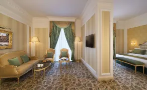 Royal Rose Hotel Abu Dhabi, Curio Collection by Hilton - Habitación