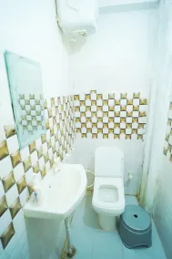 Roomshala 045 Galaxy Noida 35 - Baño