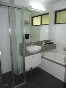 Barwon Valley Lodge - Bathroom