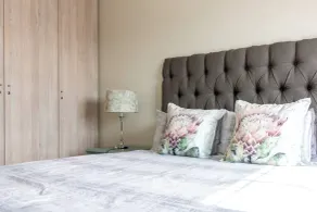 Serene Langebaan Getaway with Garden and pool views - Zimmer