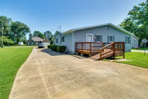 2 Mi to Shops & Eats: Family Home in Donalsonville - Interiør