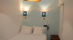 Hôtel Les Corps Saints - Room