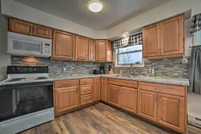 Cozy Houghton Lake Heights Cottage w/ Private Yard - Innenbereich