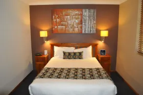 In Town Motor Inn - Room