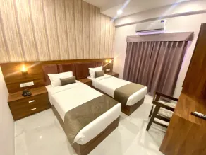 Hotel Mumbai House-LIG Behind CHL Hospital - Room