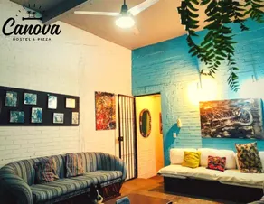 Canova Hostel & Pizza - Lobby sitting area