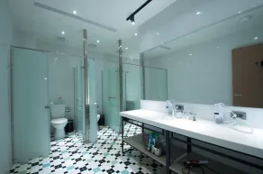 Let's Hostel - Bathroom
