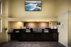 Days Inn by Wyndham Wayne - Lobby