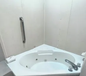 Studio 6 Extended Stay - Savannah, GA - Gateway & I-95 - Bagno