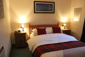 Loch Ness Highland Cottages with partial Loch View - Room