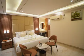 Hotel Vinflora Residency- Nr LV Prasad EYE Hospital, Jubilee Hills, Restaurant & Parking - Camera