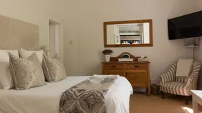 Sandown Lodge - Room
