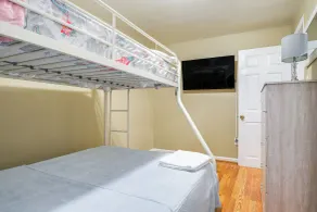 11 Mi to Downtown Baltimore: Middle River Townhome - Interior