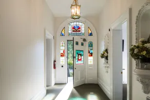 The Florance - Interior entrance