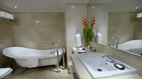 Hotel Clarks Varanasi Limited - Bathroom
